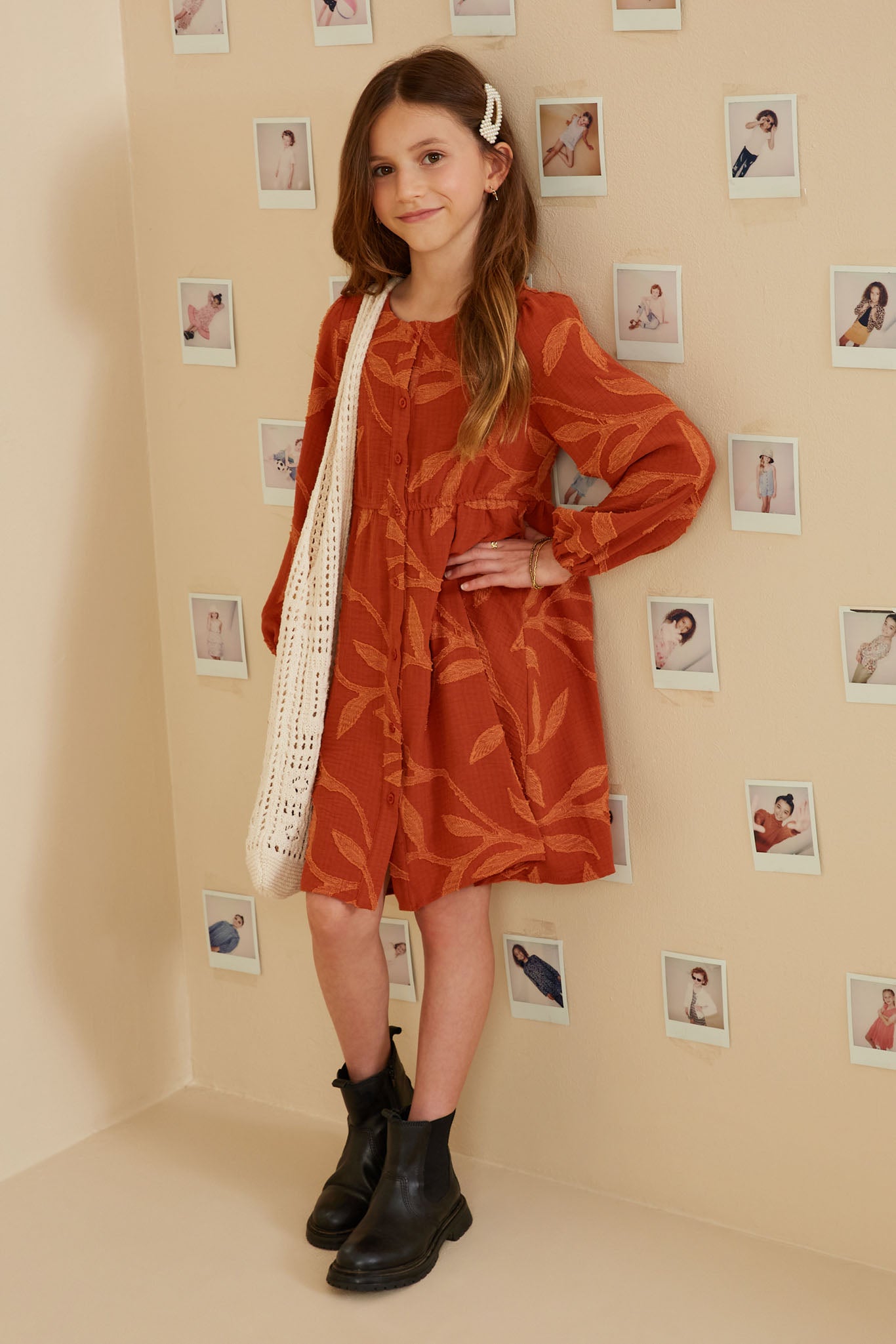 Knopfleistekleid mit strukturiertem, tonalem botanischem Print - Image 2