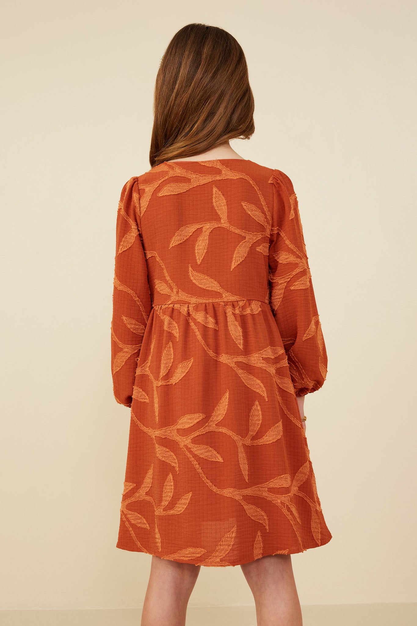 Knopfleistekleid mit strukturiertem, tonalem botanischem Print - Image 4