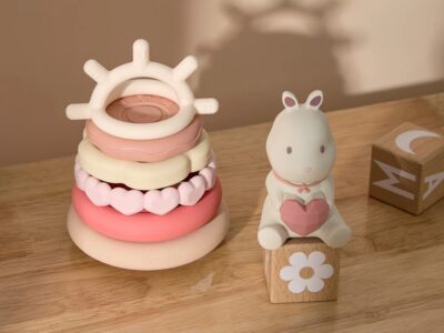 Hasen-Stapelringe aus Silikon mit Buchenholz-Schnullerclip für Babys